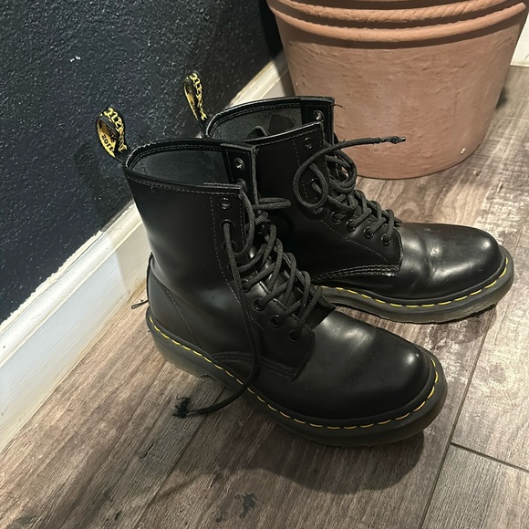 Doc Martens - Picture 1 of 5